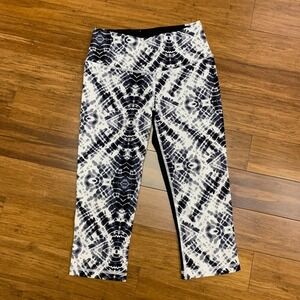 Victoria's Secret VSX Sport Knockout Crop Leggings Womens XS Black White Tie Dye